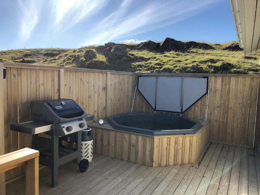 Eyvik Cottages - Private Hot Tub! Селфосс Экстерьер фото